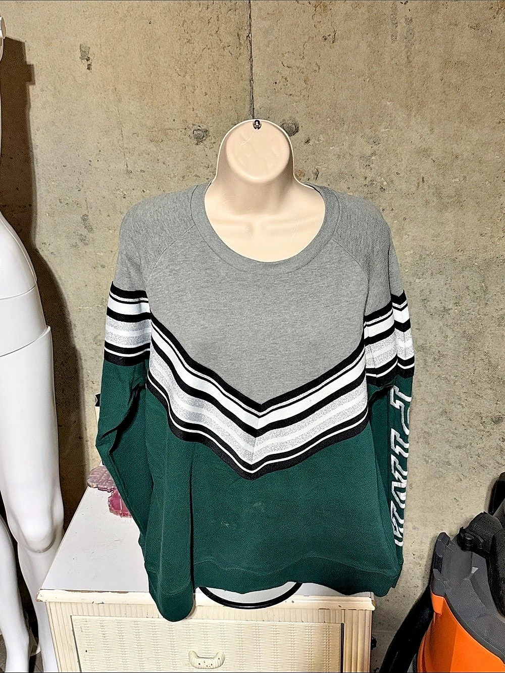 Victoria's Secret PINK Color Block Chevron Pullover Size Medium